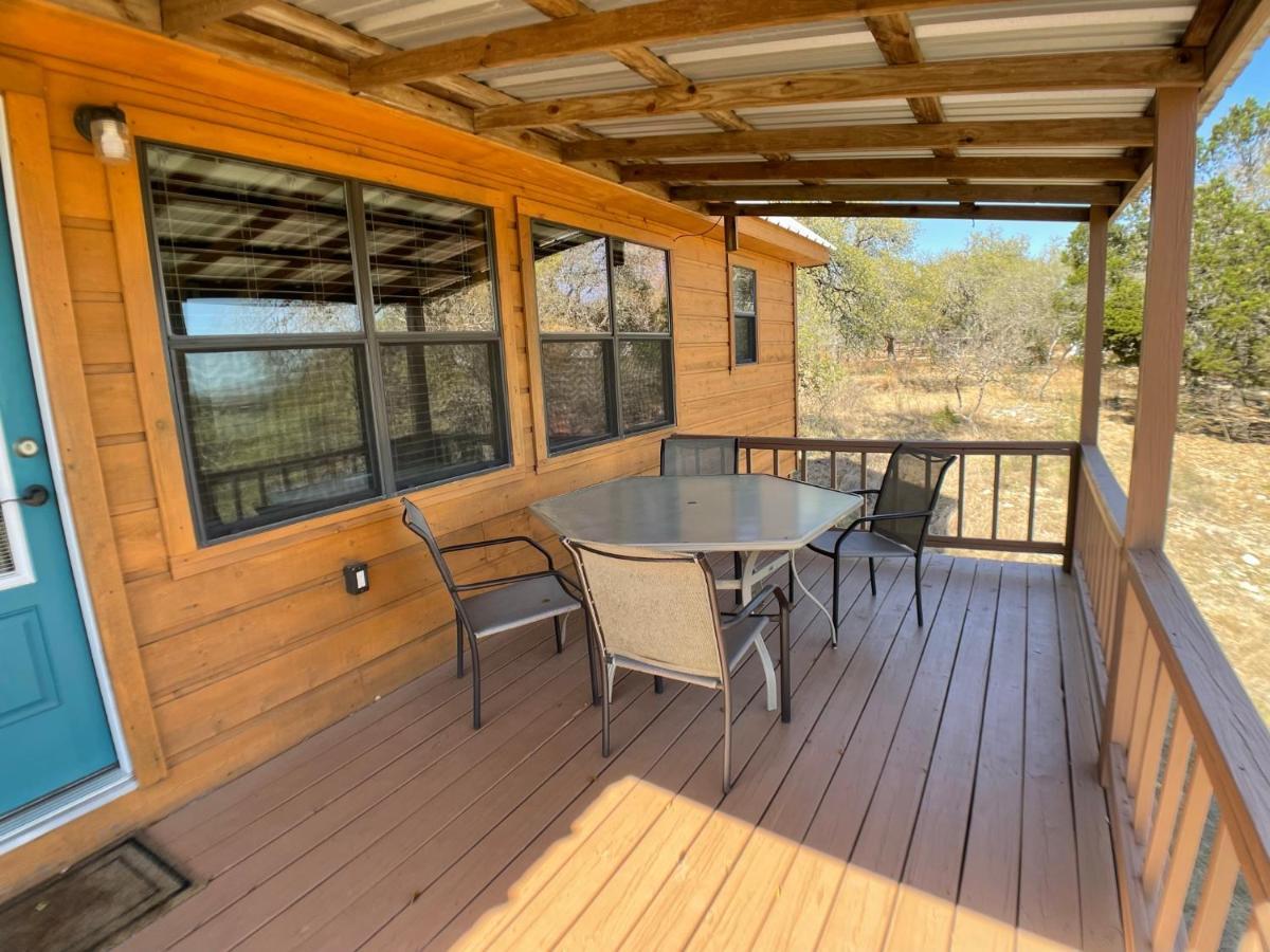 Walnut Canyon Cabins Fredericksburg Exterior photo