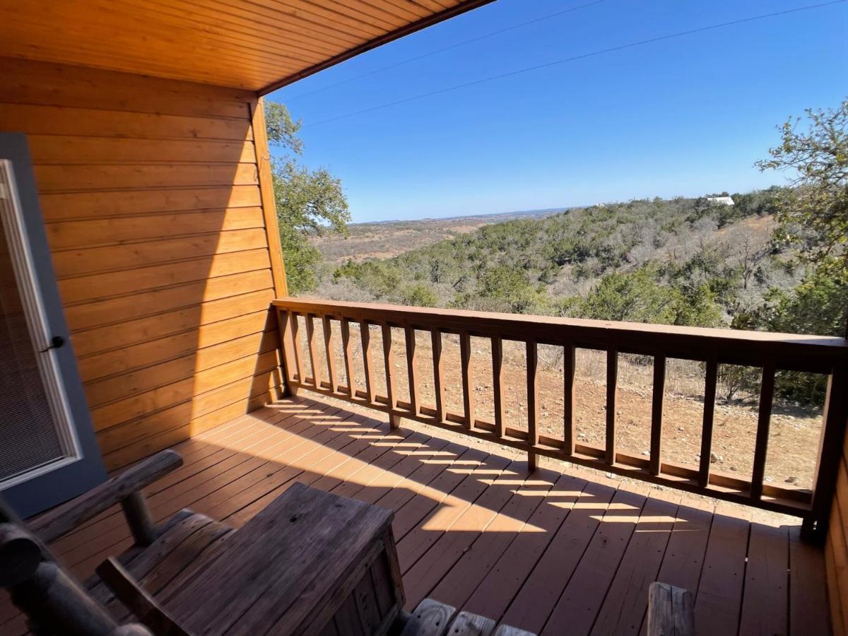Walnut Canyon Cabins Fredericksburg Exterior photo