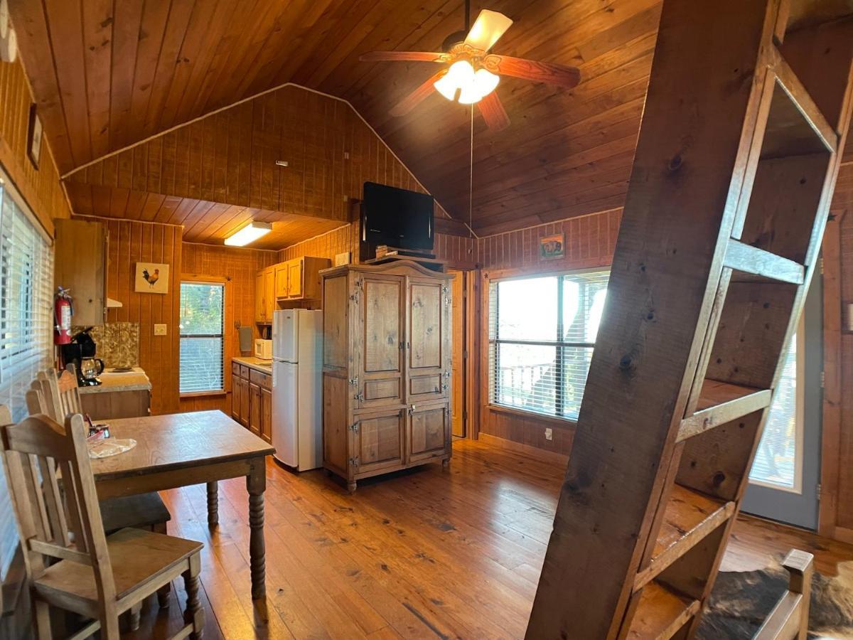 Walnut Canyon Cabins Fredericksburg Exterior photo