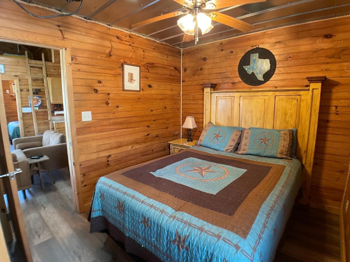 Walnut Canyon Cabins Fredericksburg Exterior photo