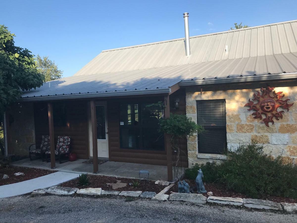 Walnut Canyon Cabins Fredericksburg Exterior photo